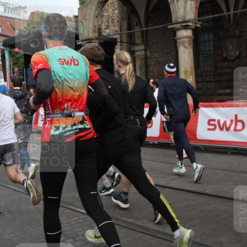 05.10.2025 - 20. swb-Marathon Bremen Yannick Fuchs http://msf.ph/oto/9319363 05.10.2025 11:35:59 Ziel  meine-sportfotos.de