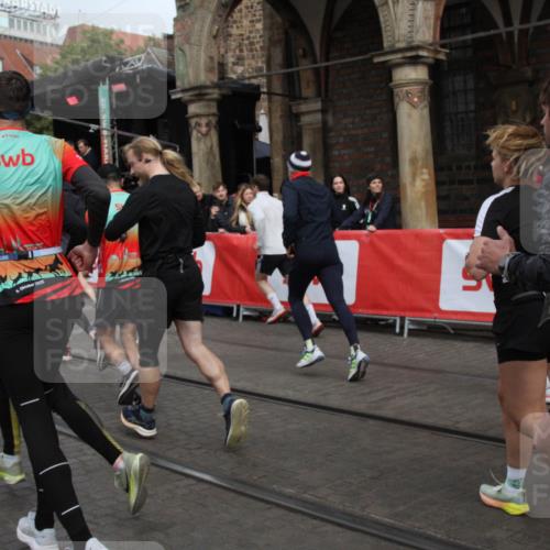 05.10.2025 - 20. swb-Marathon Bremen Yannick Fuchs http://msf.ph/oto/9319364 05.10.2025 11:36:00 Ziel  meine-sportfotos.de