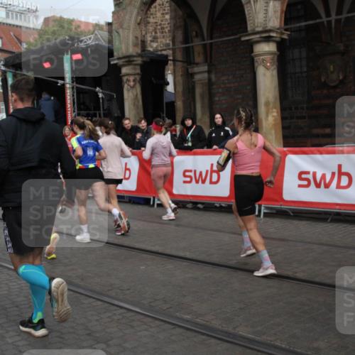 05.10.2025 - 20. swb-Marathon Bremen Yannick Fuchs http://msf.ph/oto/9319367 05.10.2025 11:36:01 Ziel  meine-sportfotos.de