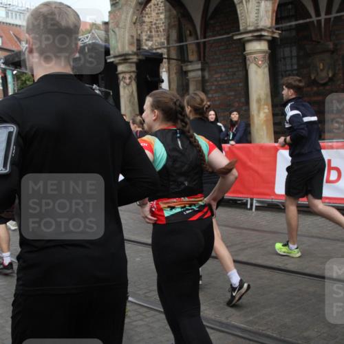 05.10.2025 - 20. swb-Marathon Bremen Yannick Fuchs http://msf.ph/oto/9319372 05.10.2025 11:36:03 Ziel  meine-sportfotos.de