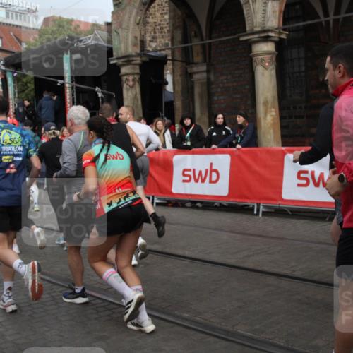 05.10.2025 - 20. swb-Marathon Bremen Yannick Fuchs http://msf.ph/oto/9319386 05.10.2025 11:36:08 Ziel  meine-sportfotos.de