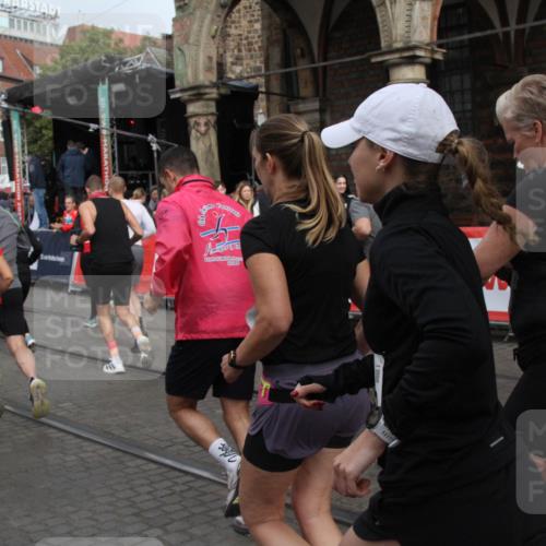 05.10.2025 - 20. swb-Marathon Bremen Yannick Fuchs http://msf.ph/oto/9319387 05.10.2025 11:36:09 Ziel  meine-sportfotos.de