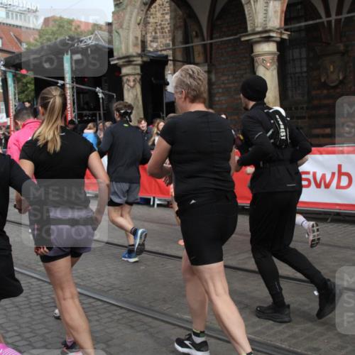 05.10.2025 - 20. swb-Marathon Bremen Yannick Fuchs http://msf.ph/oto/9319388 05.10.2025 11:36:09 Ziel  meine-sportfotos.de