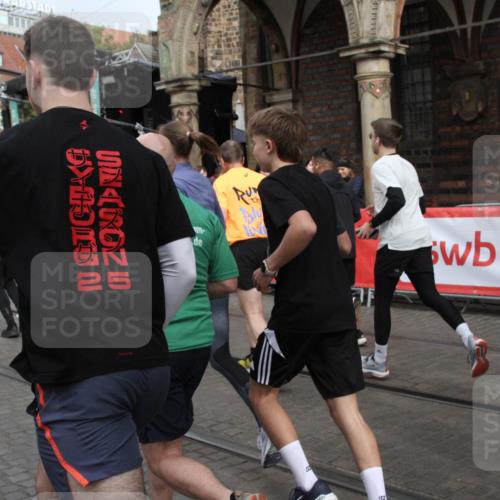 05.10.2025 - 20. swb-Marathon Bremen Yannick Fuchs http://msf.ph/oto/9319392 05.10.2025 11:36:11 Ziel  meine-sportfotos.de