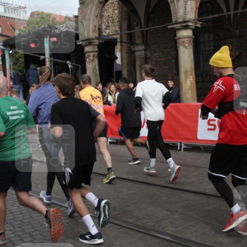 05.10.2025 - 20. swb-Marathon Bremen Yannick Fuchs http://msf.ph/oto/9319393 05.10.2025 11:36:11 Ziel  meine-sportfotos.de