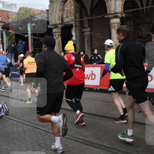 05.10.2025 - 20. swb-Marathon Bremen Yannick Fuchs http://msf.ph/oto/9319395 05.10.2025 11:36:12 Ziel  meine-sportfotos.de