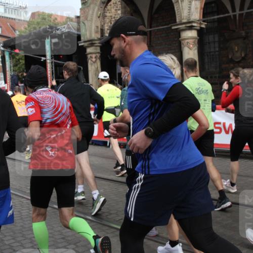 05.10.2025 - 20. swb-Marathon Bremen Yannick Fuchs http://msf.ph/oto/9319396 05.10.2025 11:36:13 Ziel  meine-sportfotos.de