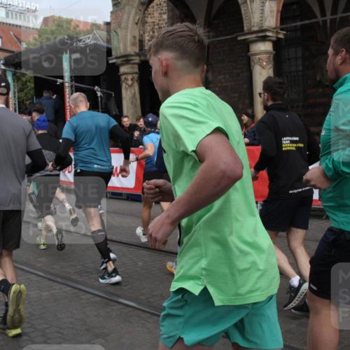 05.10.2025 - 20. swb-Marathon Bremen Yannick Fuchs http://msf.ph/oto/9319407 05.10.2025 11:36:17 Ziel  meine-sportfotos.de