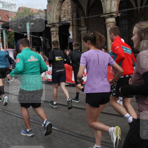 05.10.2025 - 20. swb-Marathon Bremen Yannick Fuchs http://msf.ph/oto/9319409 05.10.2025 11:36:18 Ziel  meine-sportfotos.de
