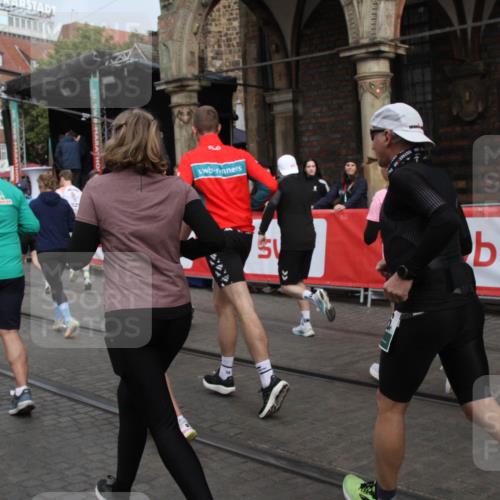 05.10.2025 - 20. swb-Marathon Bremen Yannick Fuchs http://msf.ph/oto/9319410 05.10.2025 11:36:18 Ziel  meine-sportfotos.de