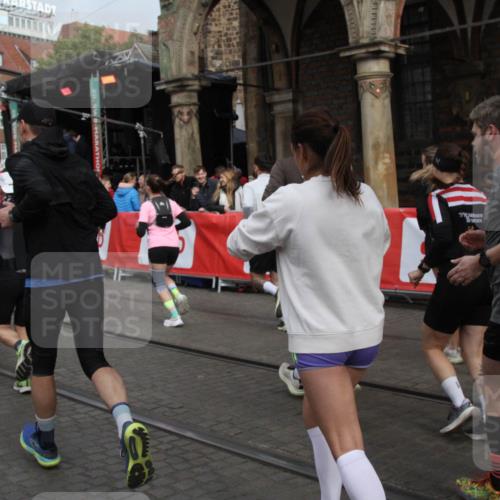 05.10.2025 - 20. swb-Marathon Bremen Yannick Fuchs http://msf.ph/oto/9319413 05.10.2025 11:36:20 Ziel  meine-sportfotos.de