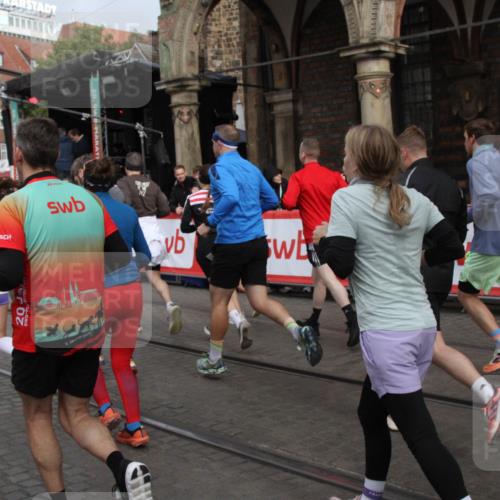 05.10.2025 - 20. swb-Marathon Bremen Yannick Fuchs http://msf.ph/oto/9319416 05.10.2025 11:36:21 Ziel  meine-sportfotos.de