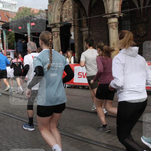 05.10.2025 - 20. swb-Marathon Bremen Yannick Fuchs http://msf.ph/oto/9319419 05.10.2025 11:36:22 Ziel  meine-sportfotos.de