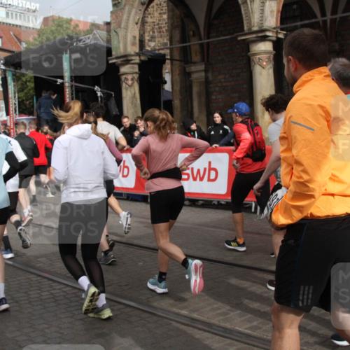 05.10.2025 - 20. swb-Marathon Bremen Yannick Fuchs http://msf.ph/oto/9319421 05.10.2025 11:36:23 Ziel  meine-sportfotos.de