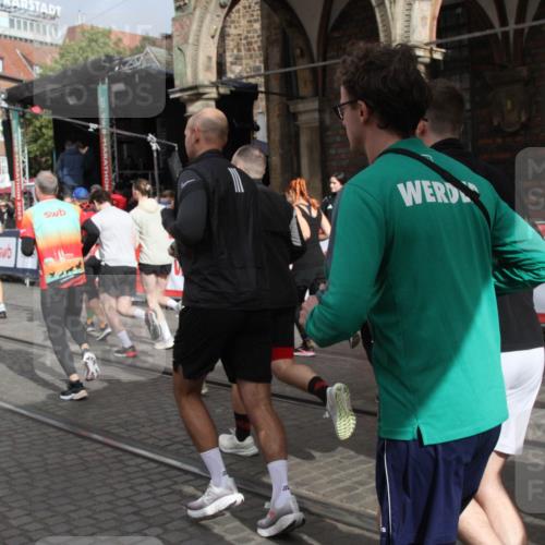 05.10.2025 - 20. swb-Marathon Bremen Yannick Fuchs http://msf.ph/oto/9319424 05.10.2025 11:36:24 Ziel  meine-sportfotos.de