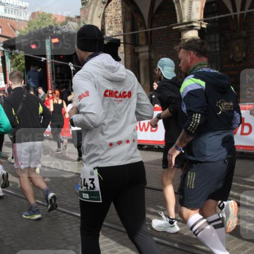 05.10.2025 - 20. swb-Marathon Bremen Yannick Fuchs http://msf.ph/oto/9319426 05.10.2025 11:36:26 Ziel  meine-sportfotos.de