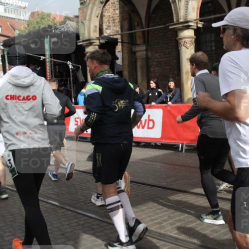 05.10.2025 - 20. swb-Marathon Bremen Yannick Fuchs http://msf.ph/oto/9319427 05.10.2025 11:36:26 Ziel  meine-sportfotos.de