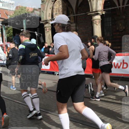 05.10.2025 - 20. swb-Marathon Bremen Yannick Fuchs http://msf.ph/oto/9319428 05.10.2025 11:36:26 Ziel  meine-sportfotos.de