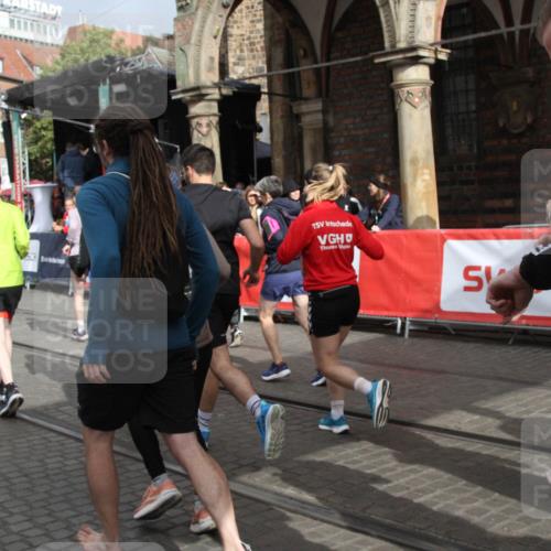 05.10.2025 - 20. swb-Marathon Bremen Yannick Fuchs http://msf.ph/oto/9319431 05.10.2025 11:36:28 Ziel  meine-sportfotos.de