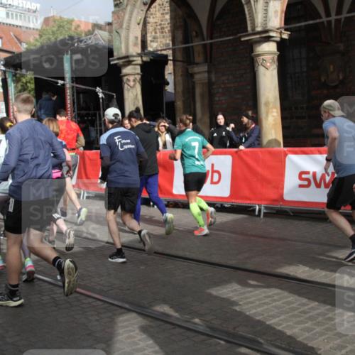 05.10.2025 - 20. swb-Marathon Bremen Yannick Fuchs http://msf.ph/oto/9319436 05.10.2025 11:36:31 Ziel  meine-sportfotos.de