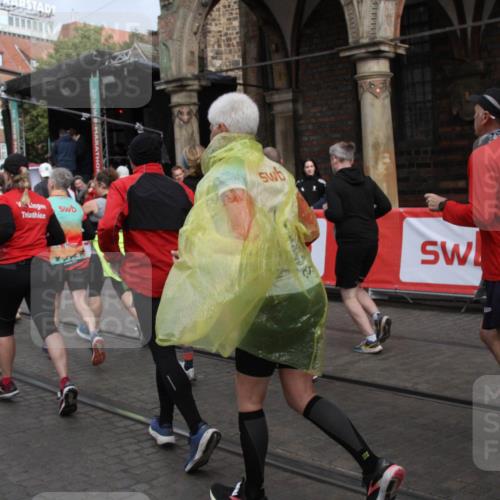 05.10.2025 - 20. swb-Marathon Bremen Yannick Fuchs http://msf.ph/oto/9319449 05.10.2025 11:36:37 Ziel  meine-sportfotos.de