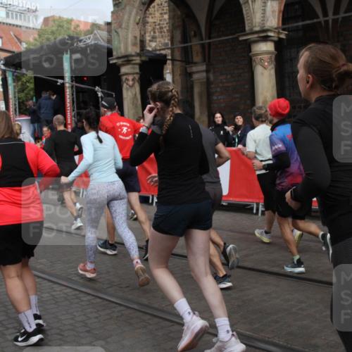 05.10.2025 - 20. swb-Marathon Bremen Yannick Fuchs http://msf.ph/oto/9319452 05.10.2025 11:36:38 Ziel  meine-sportfotos.de