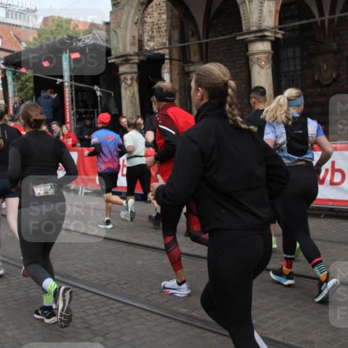05.10.2025 - 20. swb-Marathon Bremen Yannick Fuchs http://msf.ph/oto/9319454 05.10.2025 11:36:39 Ziel  meine-sportfotos.de