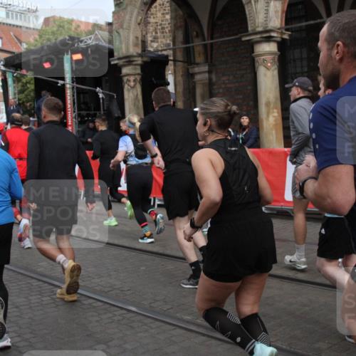 05.10.2025 - 20. swb-Marathon Bremen Yannick Fuchs http://msf.ph/oto/9319457 05.10.2025 11:36:40 Ziel  meine-sportfotos.de