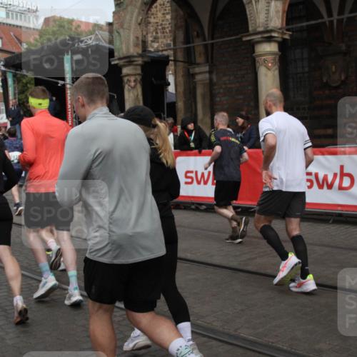 05.10.2025 - 20. swb-Marathon Bremen Yannick Fuchs http://msf.ph/oto/9319465 05.10.2025 11:36:44 Ziel  meine-sportfotos.de