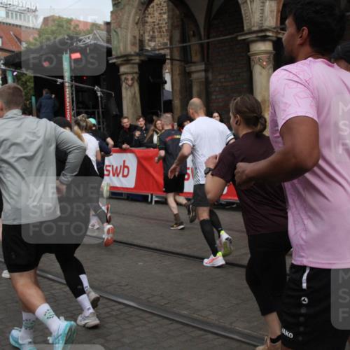 05.10.2025 - 20. swb-Marathon Bremen Yannick Fuchs http://msf.ph/oto/9319466 05.10.2025 11:36:44 Ziel  meine-sportfotos.de