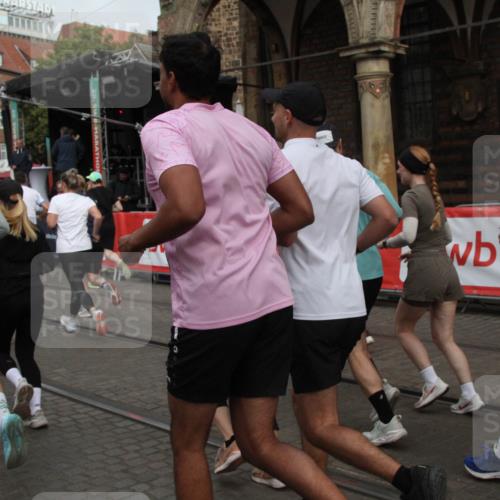 05.10.2025 - 20. swb-Marathon Bremen Yannick Fuchs http://msf.ph/oto/9319467 05.10.2025 11:36:45 Ziel  meine-sportfotos.de