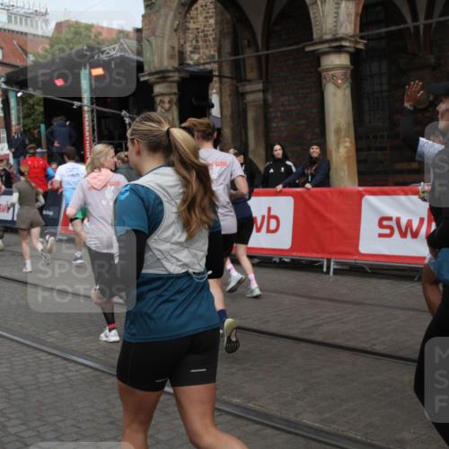 05.10.2025 - 20. swb-Marathon Bremen Yannick Fuchs http://msf.ph/oto/9319473 05.10.2025 11:36:47 Ziel  meine-sportfotos.de