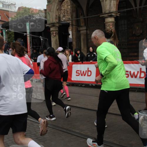 05.10.2025 - 20. swb-Marathon Bremen Yannick Fuchs http://msf.ph/oto/9319478 05.10.2025 11:36:49 Ziel  meine-sportfotos.de