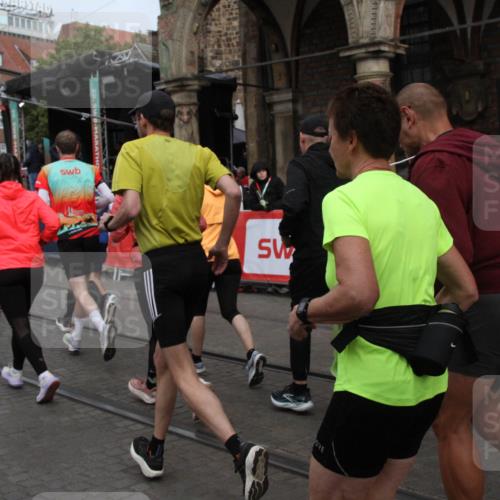 05.10.2025 - 20. swb-Marathon Bremen Yannick Fuchs http://msf.ph/oto/9319484 05.10.2025 11:36:51 Ziel  meine-sportfotos.de