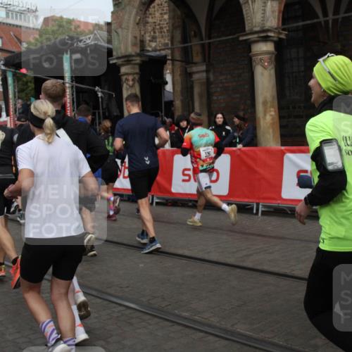 05.10.2025 - 20. swb-Marathon Bremen Yannick Fuchs http://msf.ph/oto/9319487 05.10.2025 11:36:53 Ziel  meine-sportfotos.de