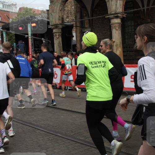 05.10.2025 - 20. swb-Marathon Bremen Yannick Fuchs http://msf.ph/oto/9319488 05.10.2025 11:36:53 Ziel  meine-sportfotos.de