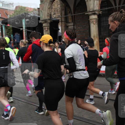 05.10.2025 - 20. swb-Marathon Bremen Yannick Fuchs http://msf.ph/oto/9319489 05.10.2025 11:36:54 Ziel  meine-sportfotos.de