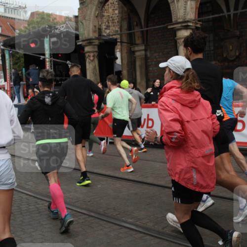 05.10.2025 - 20. swb-Marathon Bremen Yannick Fuchs http://msf.ph/oto/9319493 05.10.2025 11:36:56 Ziel  meine-sportfotos.de
