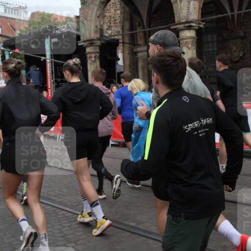 05.10.2025 - 20. swb-Marathon Bremen Yannick Fuchs http://msf.ph/oto/9319498 05.10.2025 11:36:58 Ziel  meine-sportfotos.de