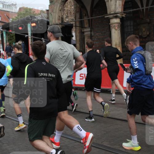 05.10.2025 - 20. swb-Marathon Bremen Yannick Fuchs http://msf.ph/oto/9319499 05.10.2025 11:36:58 Ziel  meine-sportfotos.de