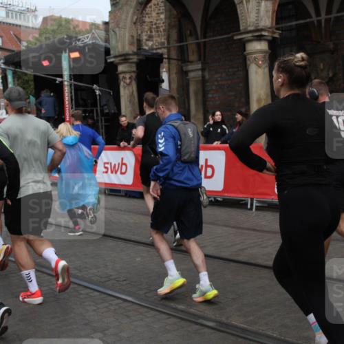 05.10.2025 - 20. swb-Marathon Bremen Yannick Fuchs http://msf.ph/oto/9319500 05.10.2025 11:36:59 Ziel  meine-sportfotos.de