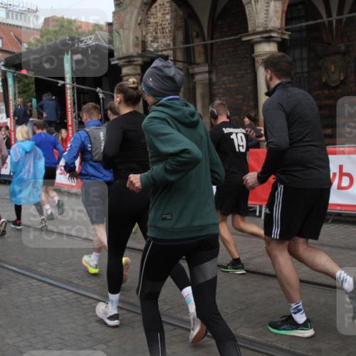05.10.2025 - 20. swb-Marathon Bremen Yannick Fuchs http://msf.ph/oto/9319501 05.10.2025 11:36:59 Ziel  meine-sportfotos.de