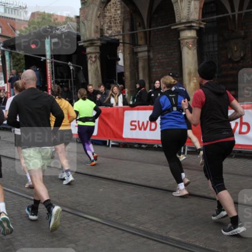 05.10.2025 - 20. swb-Marathon Bremen Yannick Fuchs http://msf.ph/oto/9319508 05.10.2025 11:37:02 Ziel  meine-sportfotos.de