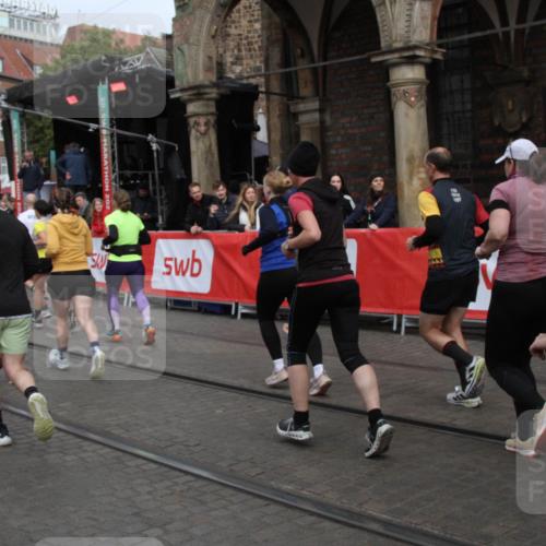 05.10.2025 - 20. swb-Marathon Bremen Yannick Fuchs http://msf.ph/oto/9319509 05.10.2025 11:37:02 Ziel  meine-sportfotos.de