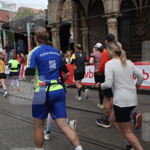 05.10.2025 - 20. swb-Marathon Bremen Yannick Fuchs http://msf.ph/oto/9319511 05.10.2025 11:37:03 Ziel  meine-sportfotos.de