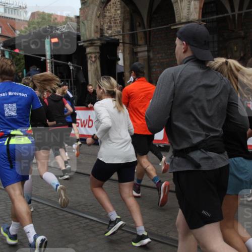 05.10.2025 - 20. swb-Marathon Bremen Yannick Fuchs http://msf.ph/oto/9319512 05.10.2025 11:37:03 Ziel  meine-sportfotos.de