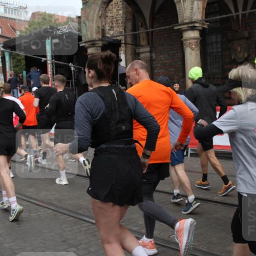 05.10.2025 - 20. swb-Marathon Bremen Yannick Fuchs http://msf.ph/oto/9319516 05.10.2025 11:37:05 Ziel  meine-sportfotos.de