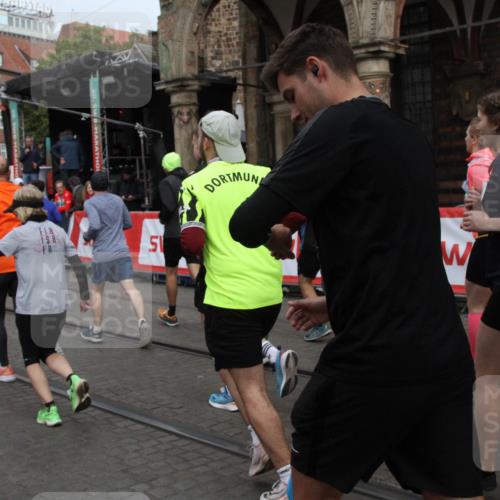 05.10.2025 - 20. swb-Marathon Bremen Yannick Fuchs http://msf.ph/oto/9319519 05.10.2025 11:37:06 Ziel  meine-sportfotos.de