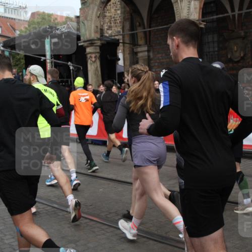 05.10.2025 - 20. swb-Marathon Bremen Yannick Fuchs http://msf.ph/oto/9319520 05.10.2025 11:37:07 Ziel  meine-sportfotos.de