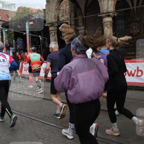 05.10.2025 - 20. swb-Marathon Bremen Yannick Fuchs http://msf.ph/oto/9319525 05.10.2025 11:37:08 Ziel  meine-sportfotos.de